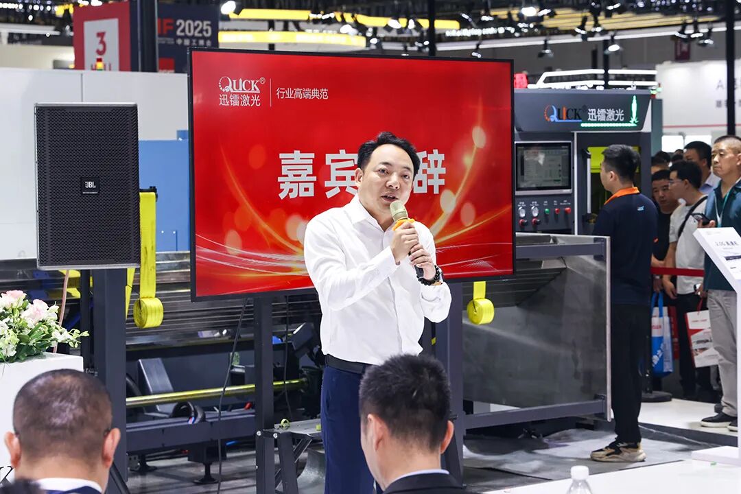 展會直擊｜迅鐳激光展臺閃耀2025上海工博會！(圖5)